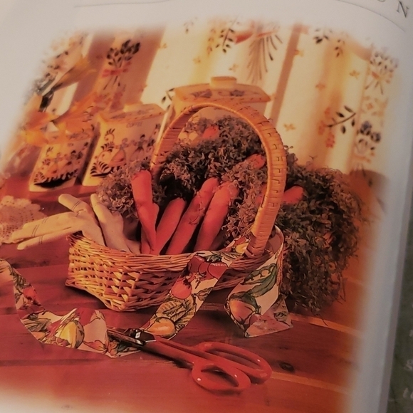 Treasury of Country Crafts How-To Book - Picture 6 of 13